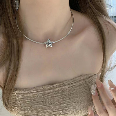 Metal letters, star collars, female niche design, luxury necklaces, high sense of personality, versatile neck chain tide. Ainuua