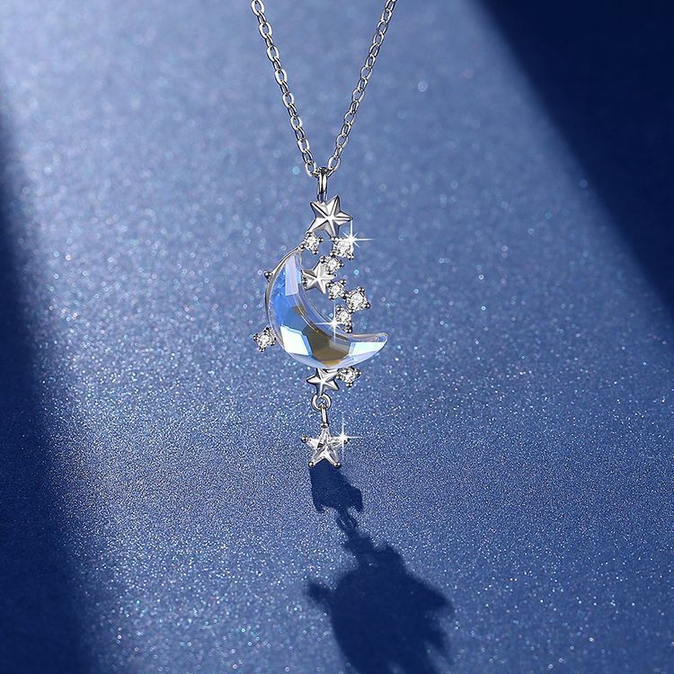 Suye s925 sterling silver necklace splashes the stars and the moon on the Milky Way, and at the same time, it has a strong sense of texture. Ainuua
