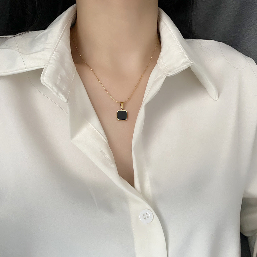 Yuxi titanium steel does not fade, black and white square pendant necklace light luxury, simple and niche design, high-end sense collarbone chain trend Ainuua