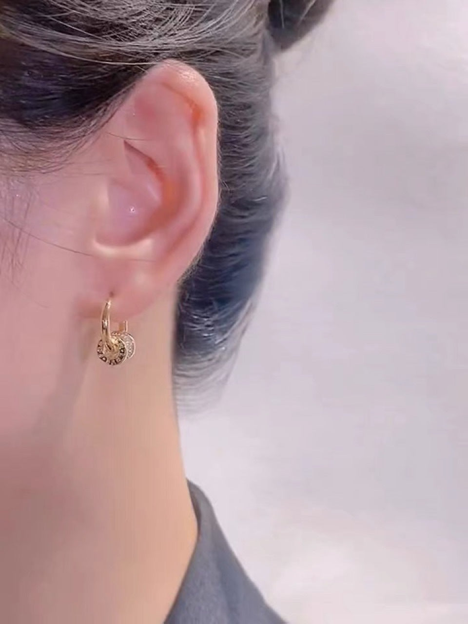 Rotating Round Earrings Ainnua
