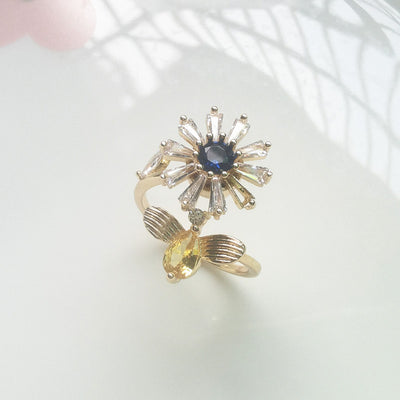 Daisy Bee Spinning Ring Ainuua