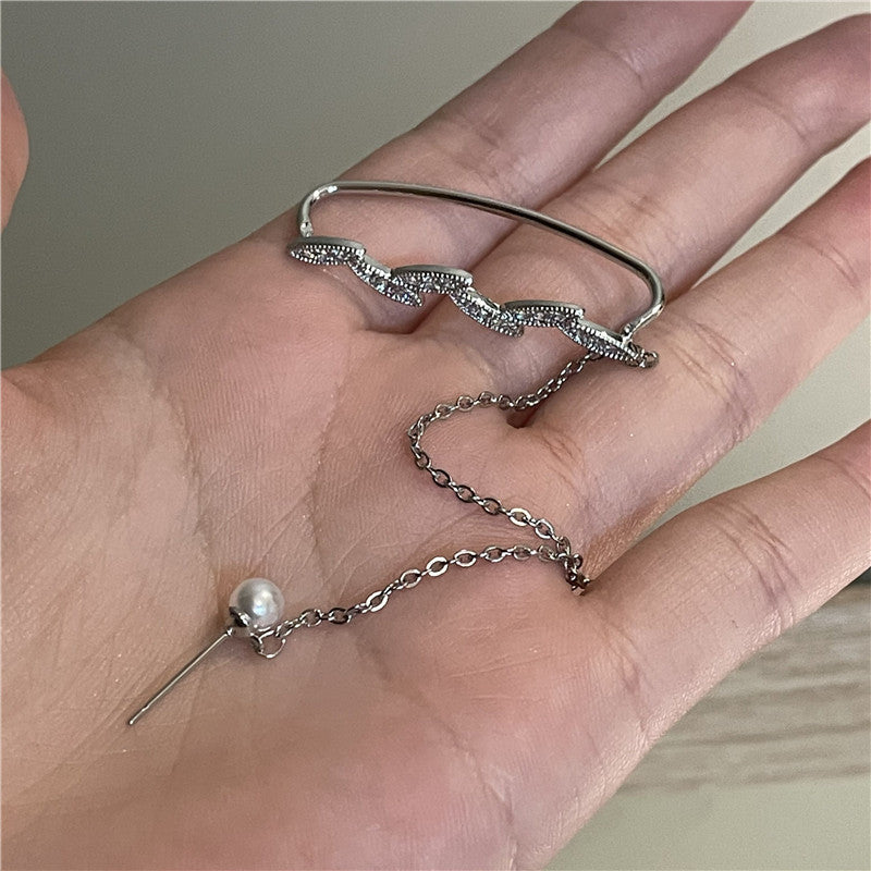 Pearl tassel chain leaf shape earrings Ainuua