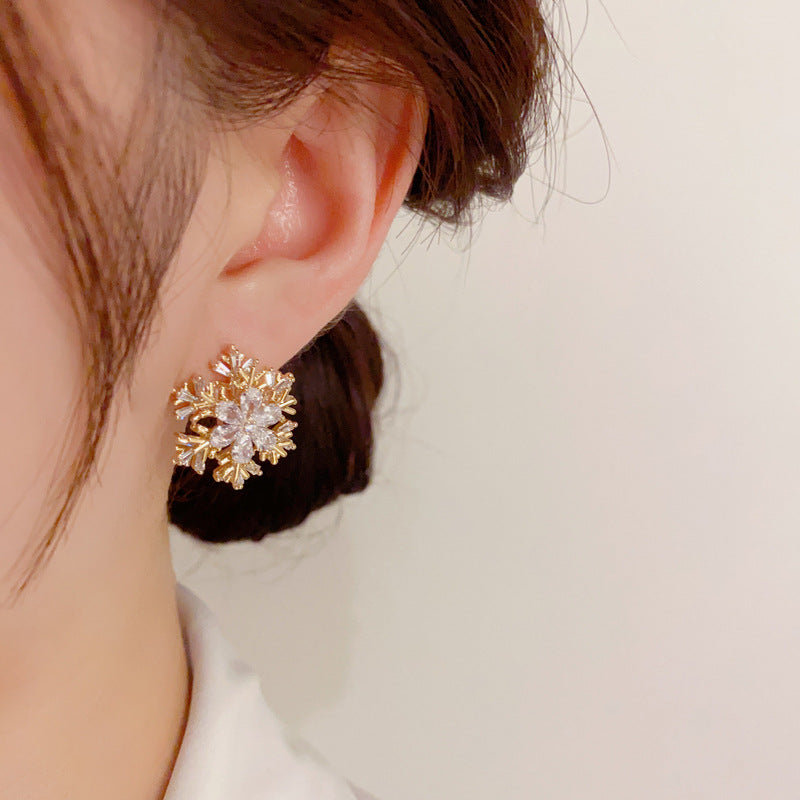 Zircon snowflake rotatable stud earrings Ainuua