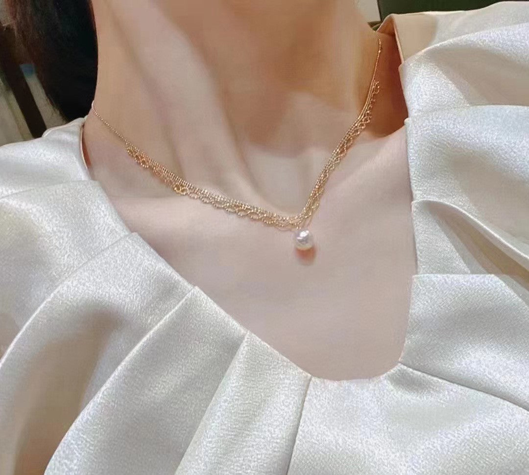 Pearl necklaces Ainuua