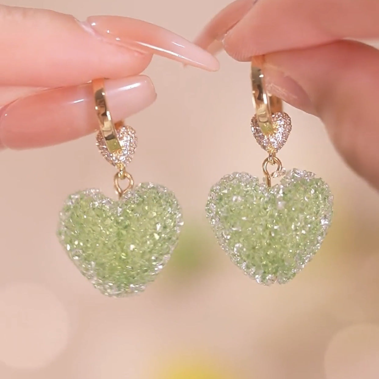Green love earrings Ainuua